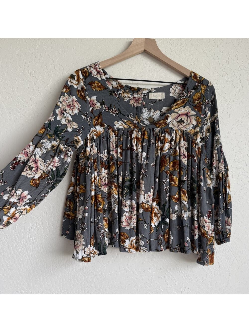 Altar'd State Top Sz S Gray Floral Boho Bell Sleeve Oversized Babydoll Bohemian